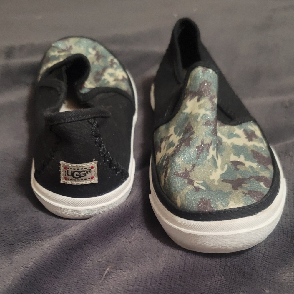 Kid girl UGG sneakers size 3